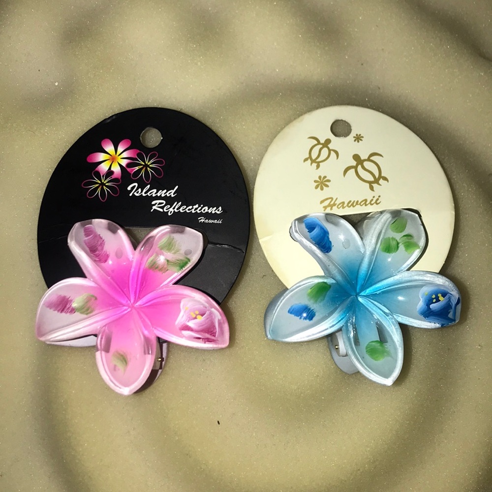 Hawaiian hair clips